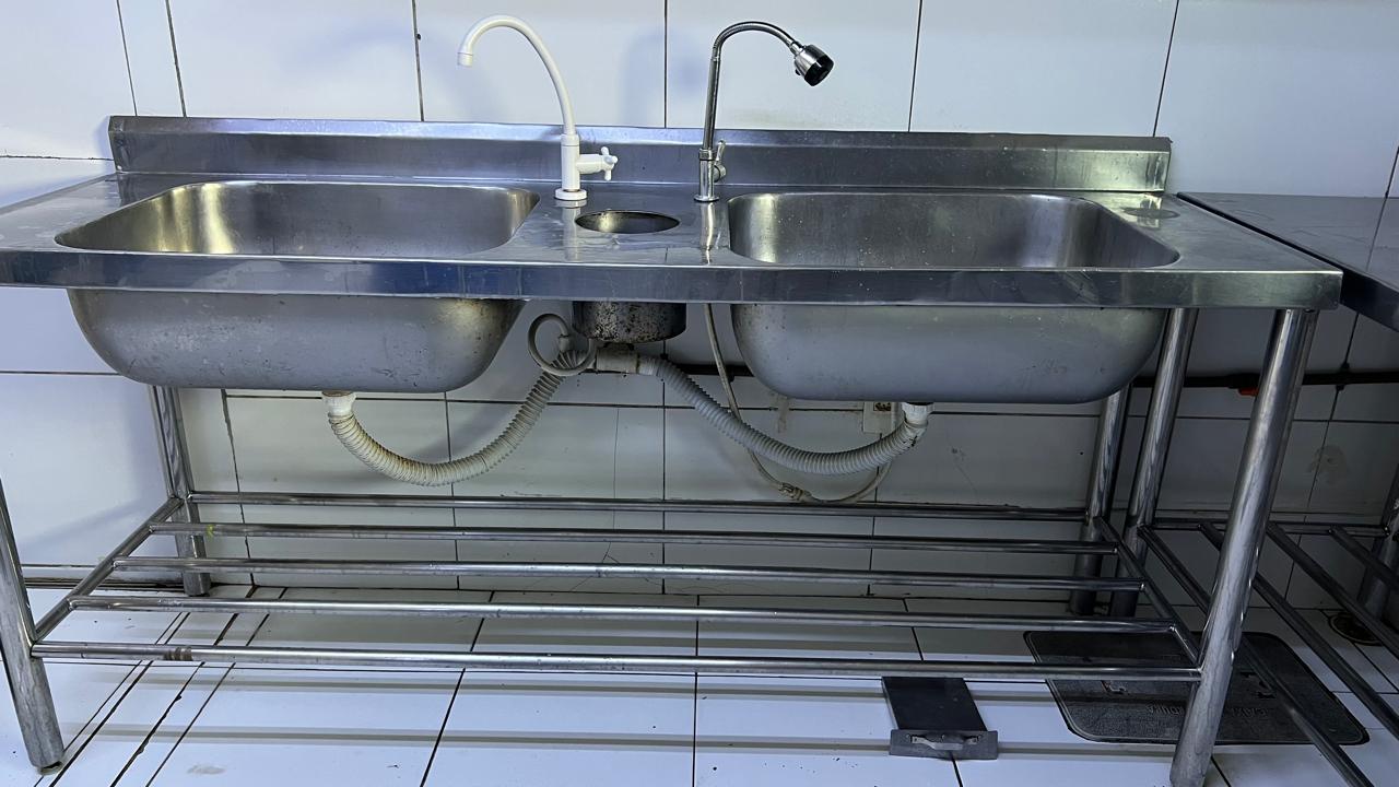 Pia dupla em inox